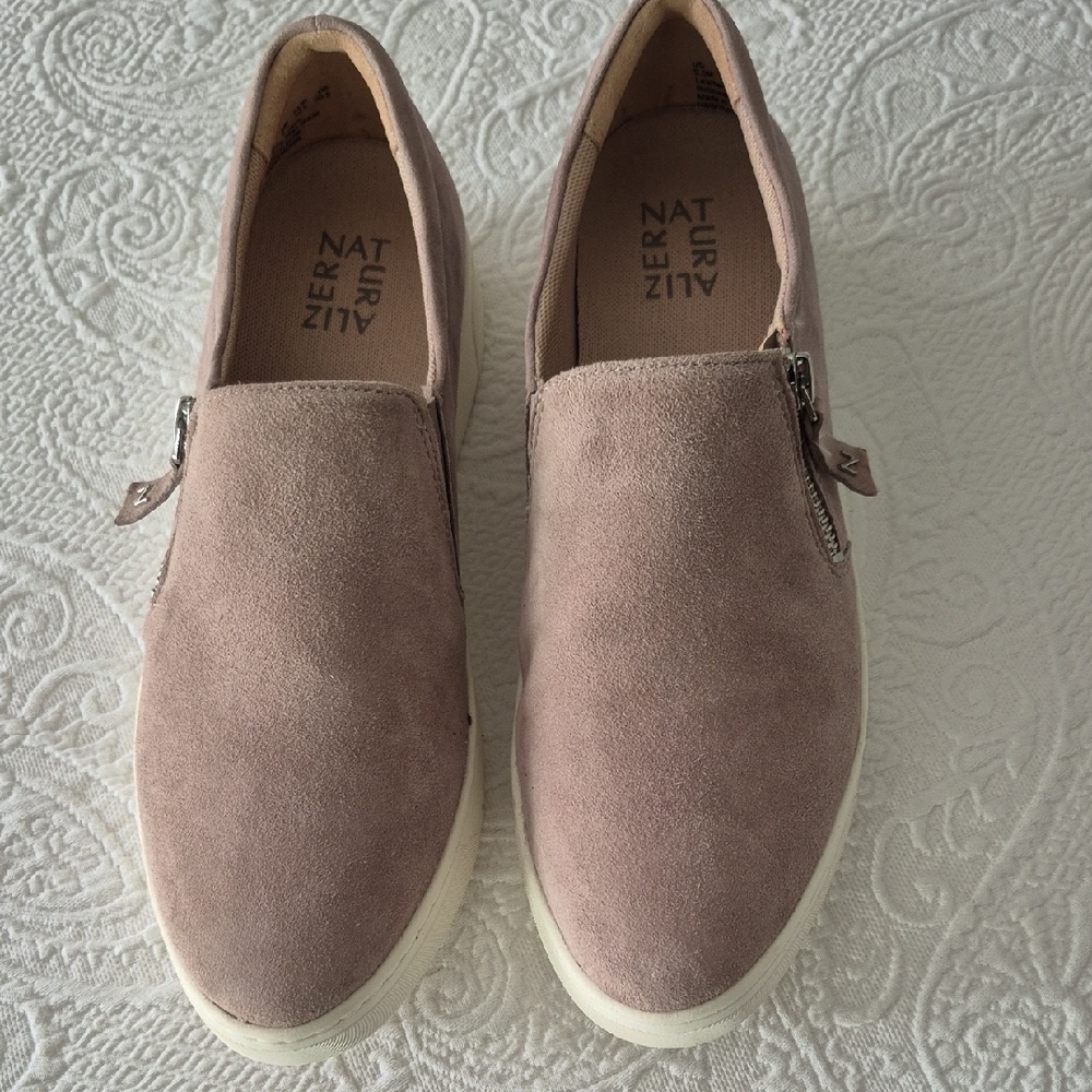 Naturalizer Women's Hawthorn Turtle Dove Suede Slip-On Sneakers